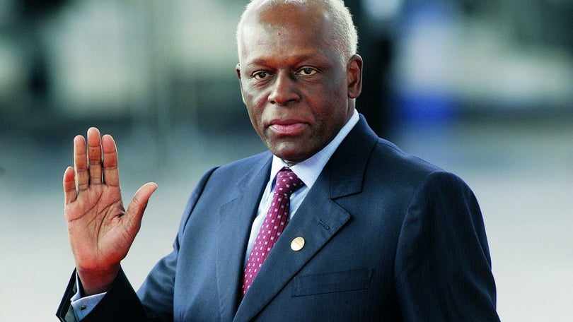Angolanos prestam homenagem ao antigo presidente