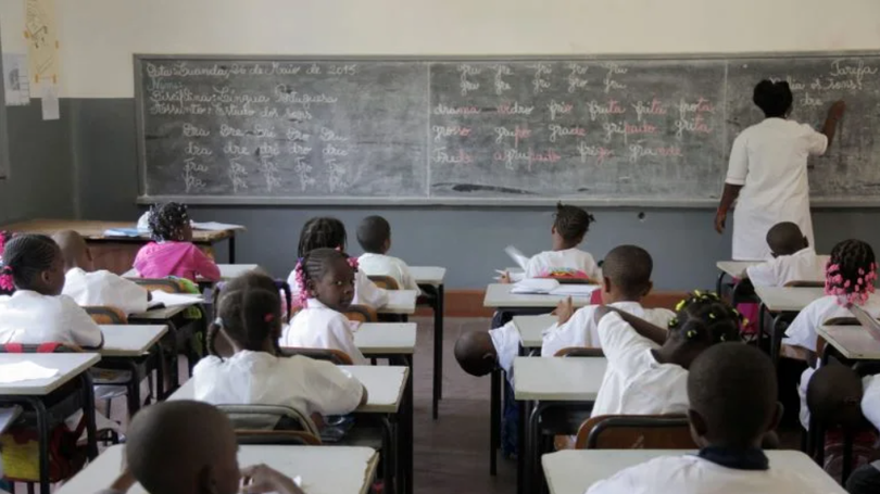 Imagem de Alunos regressam às aulas em Angola