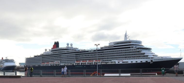 «Queen Elizabeth» e «Borealis» na Madeira