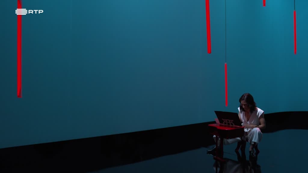 Imagem de Tudo Menos Clássica - Má-Educação - Joana Gama