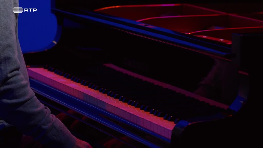 Imagem de Tudo Menos Clássica - Significados - Tiago Sousa