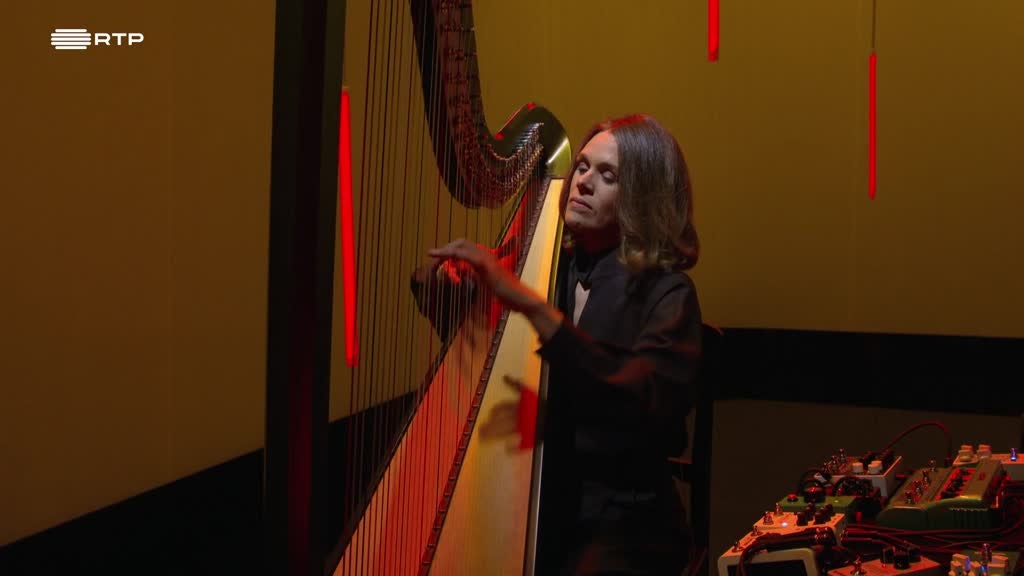 Imagem de Tudo Menos Clássica - Pintar com Sons - Angélica Salvi