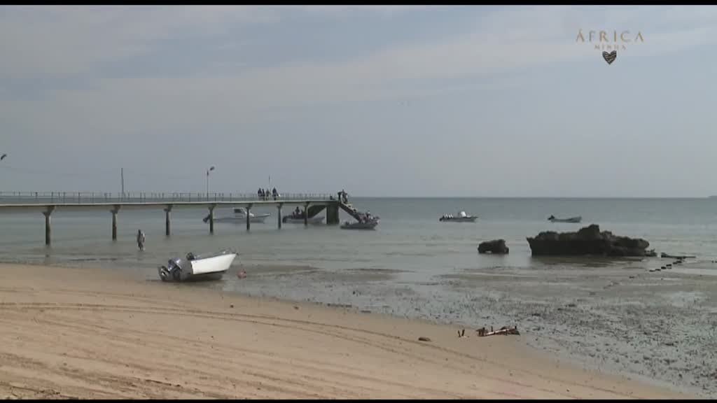 Imagem de África Minha - Tânia Tomé, Berta Niquisse e Eunice Andrade