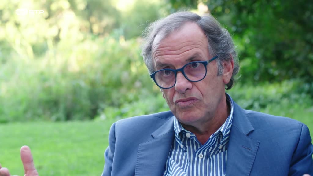 Imagem de Duplas à Portuguesa - Amália Rodrigues e Alain Oulman