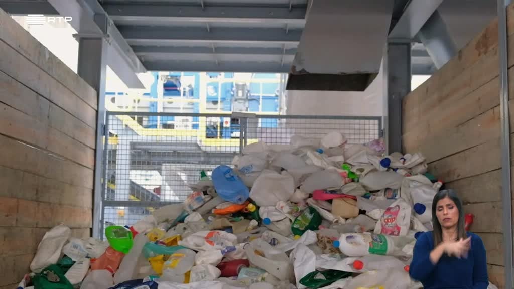 Imagem de Biosfera - Como Gerir Resíduos Urbanos Numa Ilha