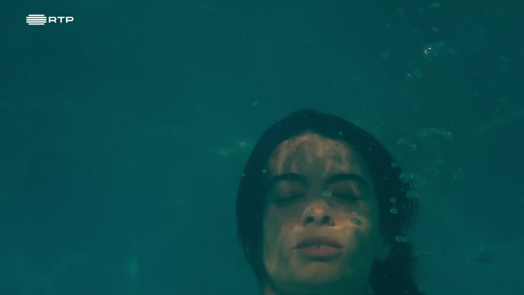 Imagem de Emília - As Poucas Vantagens de Ser-Se Invisível