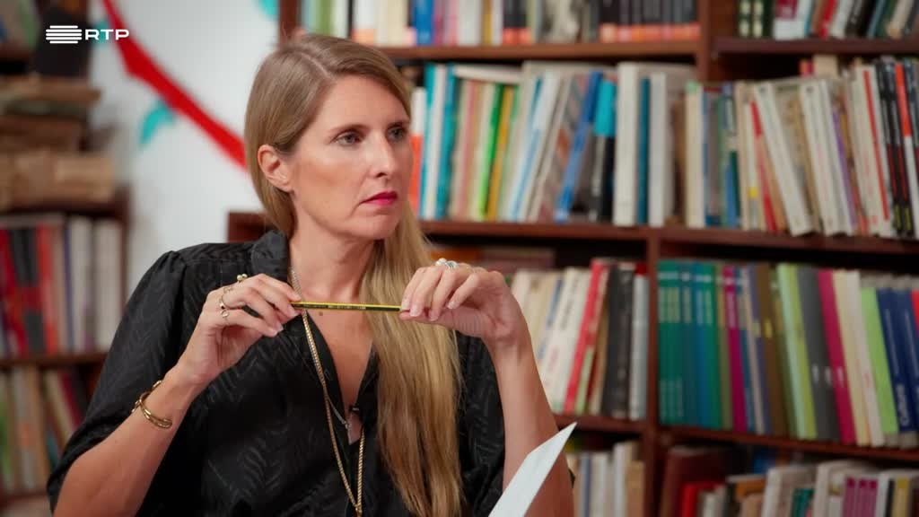 Imagem de Todas as Palavras - Tiago Bartolomeu Costa autor de «Quem és tu? - Um Teatro Nacional a olhar para o país» e Burhan Sonmez autor de «Pedra e Sombra»