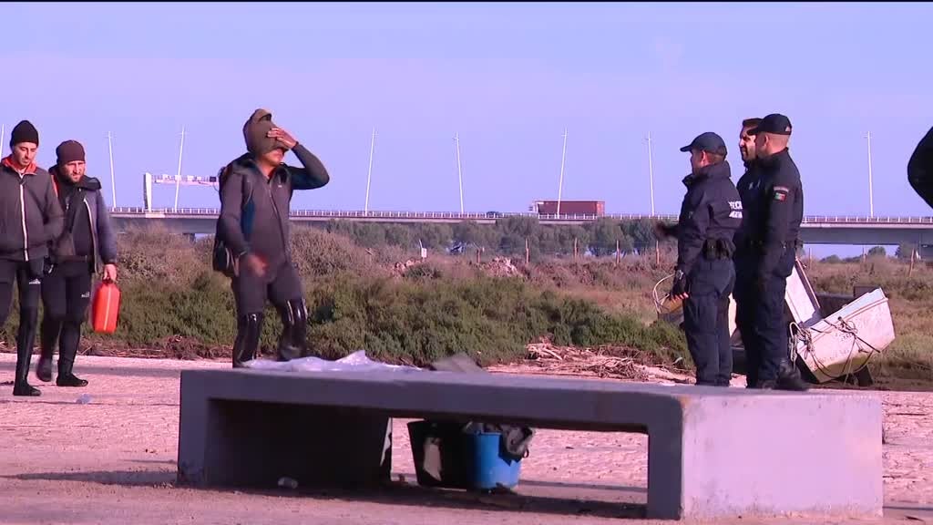 Imagem de Linha da Frente - Presos às Redes