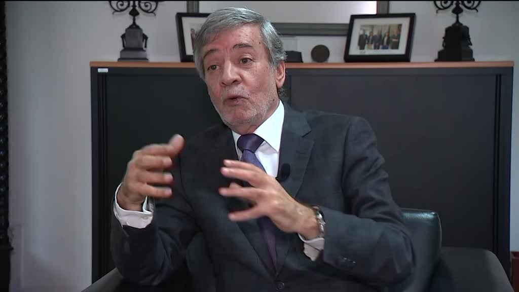 Imagem de Linha da Frente - Onde Param Os Fundos