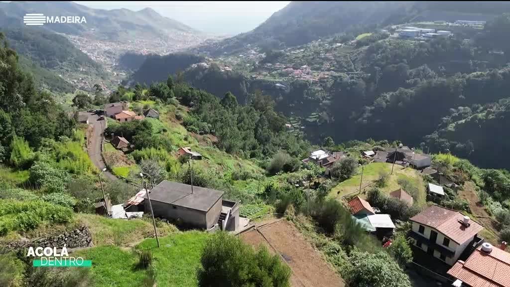 Imagem de Acolá Dentro