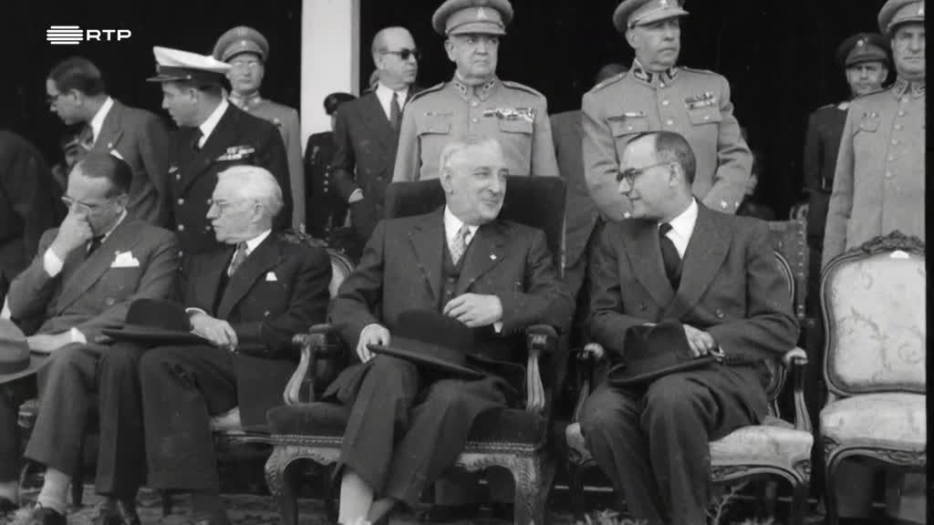 Imagem de De Pé Sobre a História: O Mundo do Tra - A Alegria no Trabalho: A Ditadura