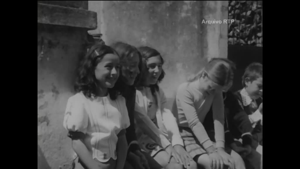 Imagem de De Pé Sobre a História: O Mundo do Tra - O Povo Já Não Tem Medo: A Revolução