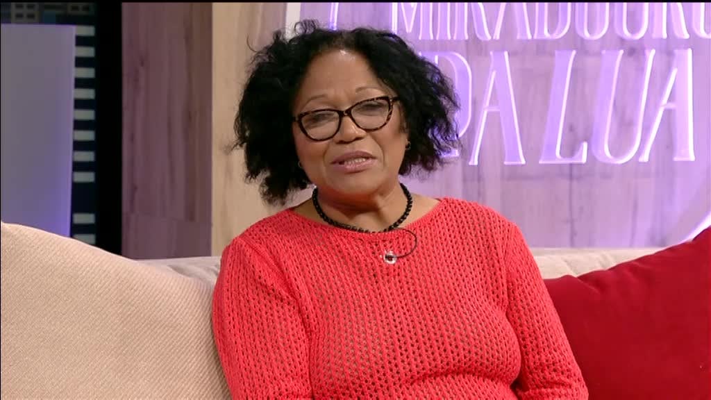 Imagem de Miradouro da Lua - Geni M. Brito, Ilolanda Pereira, Djamila C. Silva, Benji Comédia, Elisângela Souza, Mª Manuel, Michel Z. Gonzalez, Pier