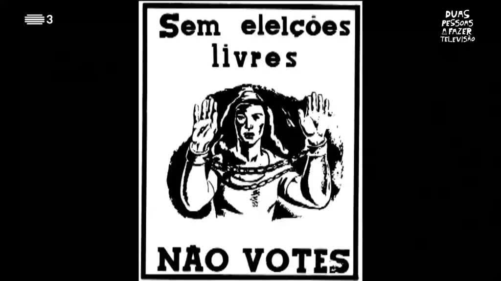 Imagem de Duas Pessoas a Fazer Televisão