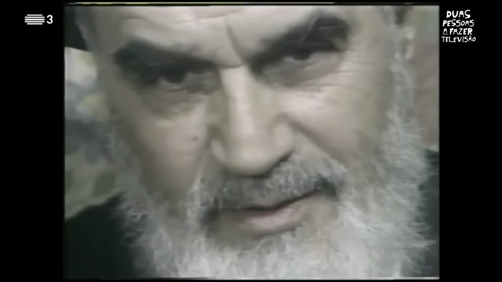 Imagem de Duas Pessoas a Fazer Televisão - Neste episódio vamos saber o que se estava a acontecer, e o que não se podia fazer antes do 25 de abril