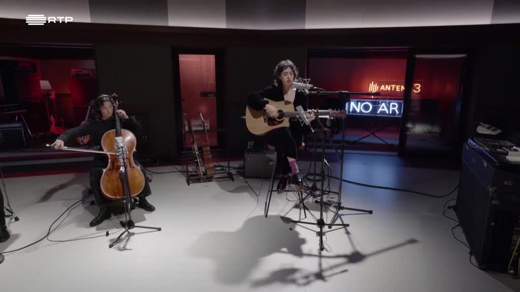 Imagem de No Ar - April Marmara