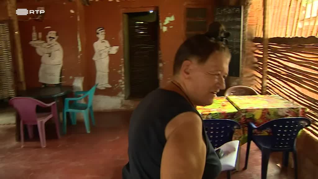 Imagem de Outras Histórias - Bafatá a Minha Casa; Minha Cozinha, Meu Laboratório