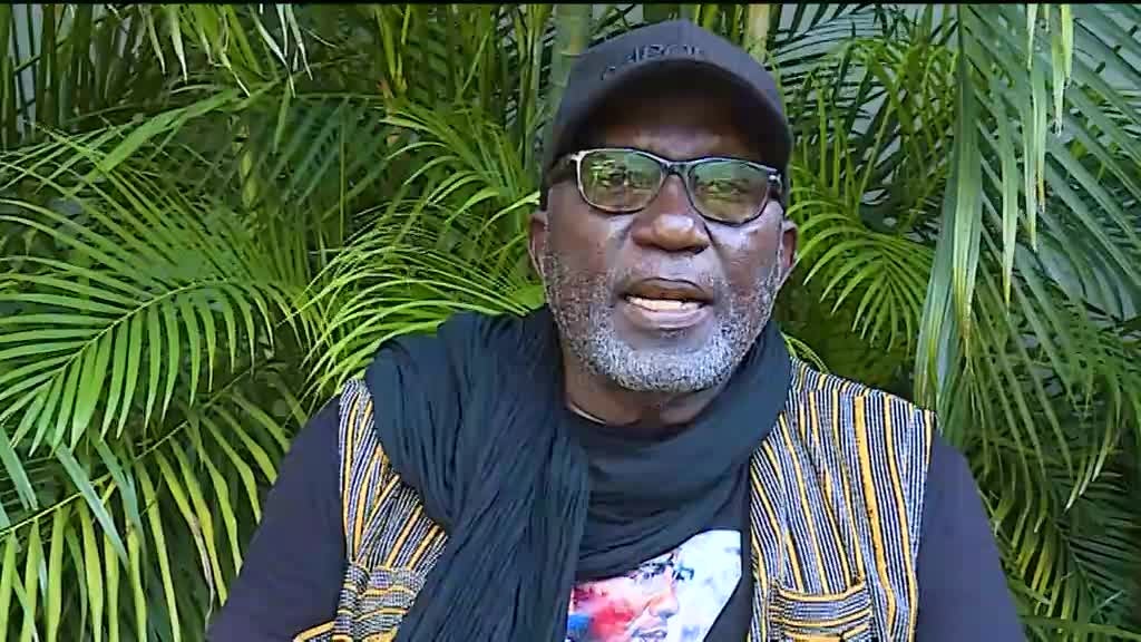 Imagem de Luz, Câmara, Independências - Flora Gomes / A República di Mininus