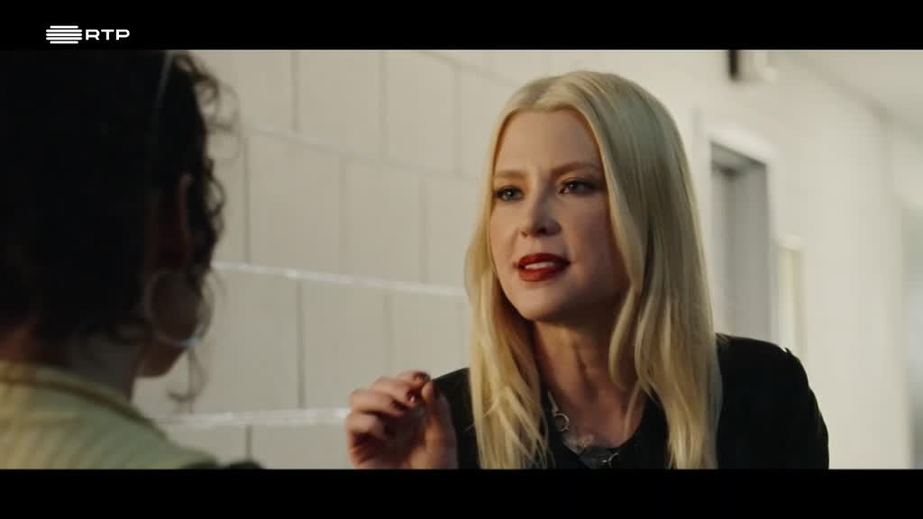 Imagem de Bonecas de Papel - A Reinvenção de Izzy James