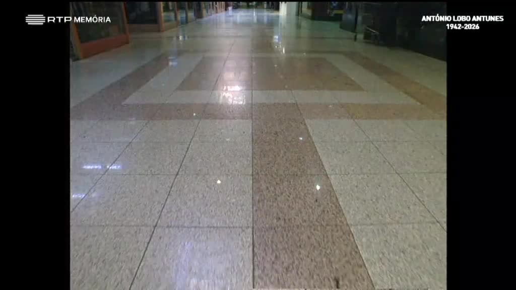 Imagem de Portugalmente - Crónicas de António Lobo Antunes