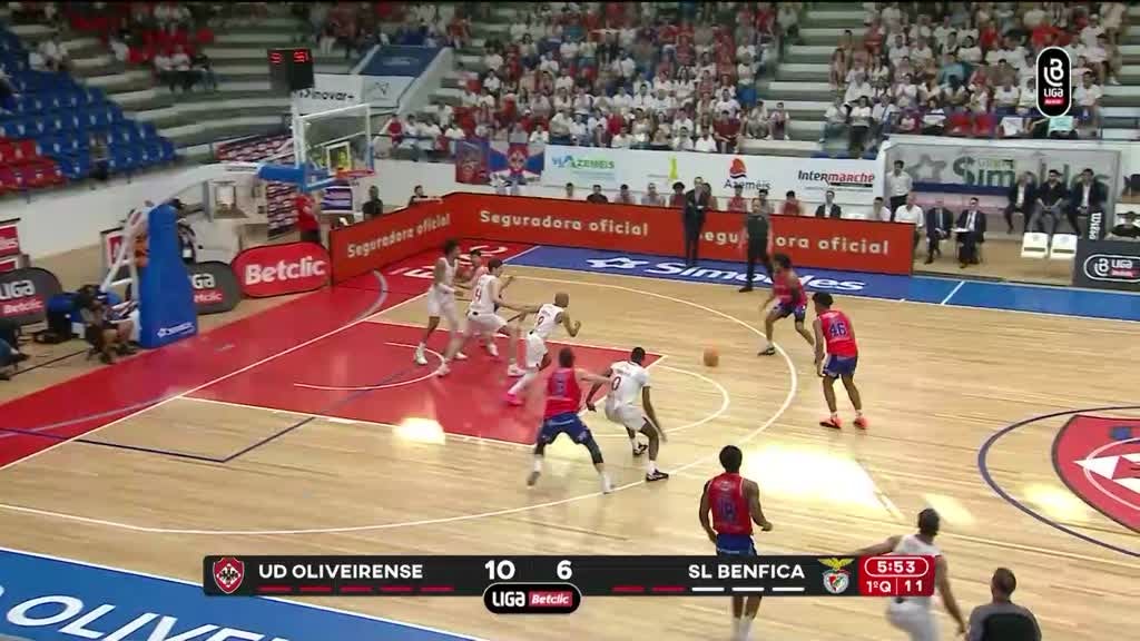 Imagem de Basquetebol: Campeonato Nacional de Basq - UD Oliveirense x SL Benfica (Meias-Finais Jogo 3)
