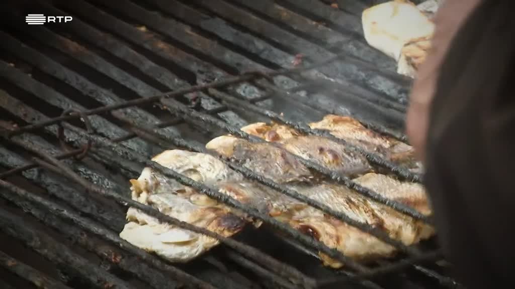 Imagem de À Mesa com Elas