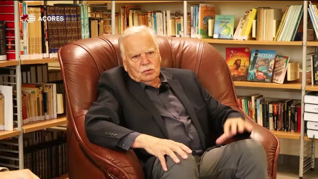 Imagem de Mil Ilhas com... - Onésimo Teotónio Almeida