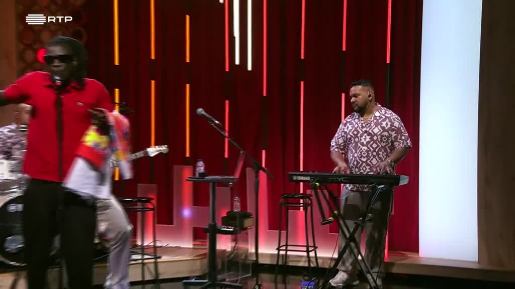 Imagem de Miradouro da Lua - Momentos Musicais - Encerramos esta coletânea das atuações e dos melhores instantes musicais do Miradouro da Lua com: Monsta & Becca, Isidora Campos, Lindu Mona, Libra, Poeta Lit G, Nayr Faquirá, Klaudio Hoshai, Sandra Horta, Fragas, Phedilson, Cef Tanzy, Garry, Calú Moreira