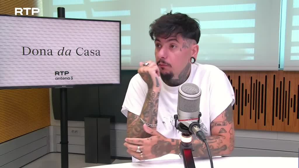 Imagem de Dona da Casa - Agir - Cantor e Compositor