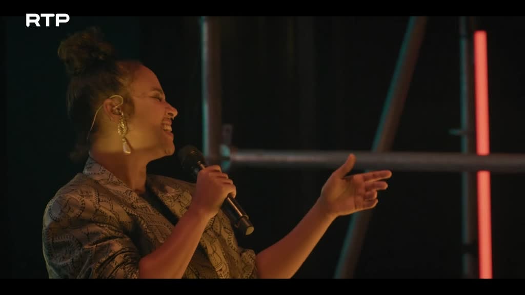Imagem de Mayra Andrade & Fakear cantam Cesária �