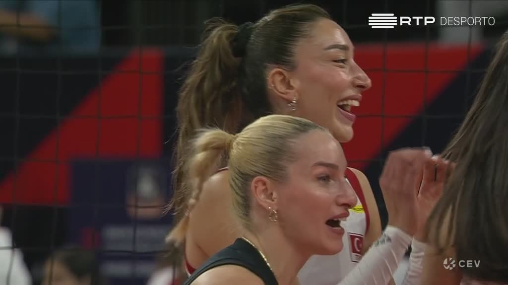 Imagem de Voleibol Feminino: Campeonato da Europa - Turquia x Sérvia