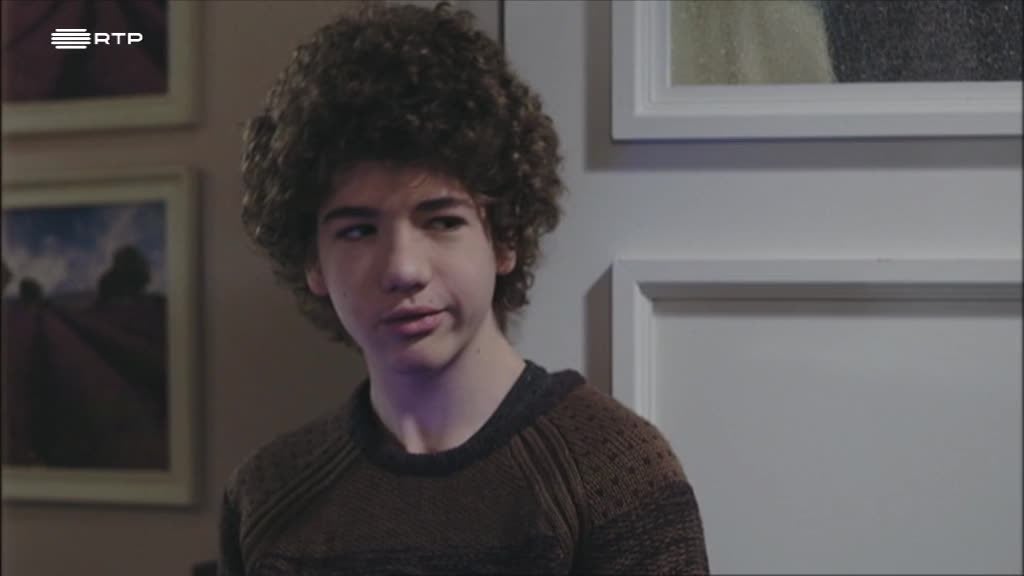 Imagem de Aqui Tão Longe - Roupa Suja