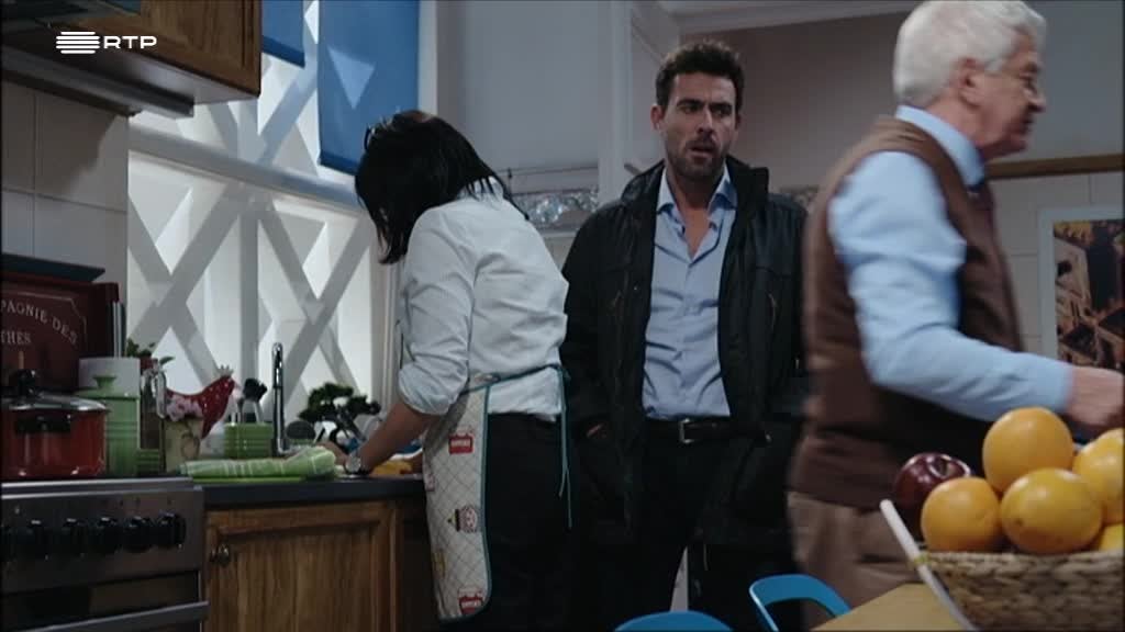 Imagem de Aqui Tão Longe - Letra de Menina