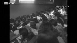 Imagem de E um Dia Vieram os Médicos