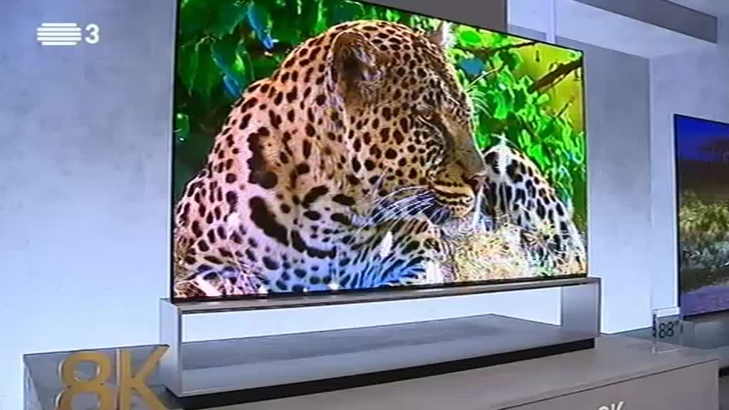 Imagem de TecNet - Um televisor de enrolar e um telemóvel de dobrar