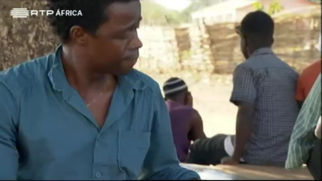 Imagem de O Canto do Griot / Kimi Djabaté