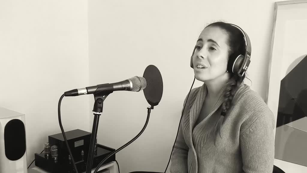 Imagem de Aos Nossos Heróis - Lara Martins, Every time we say goodbye