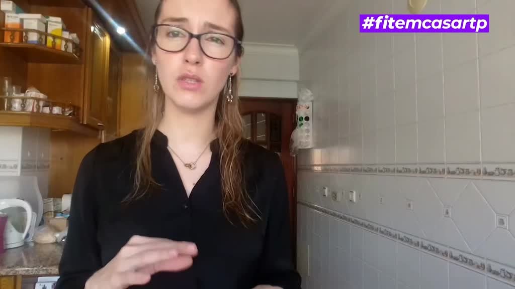 Imagem de Fit em Casa: Nutrição - Denise Carvalho: Fome emocional & Receita de Bolo de Pêra e Aveia