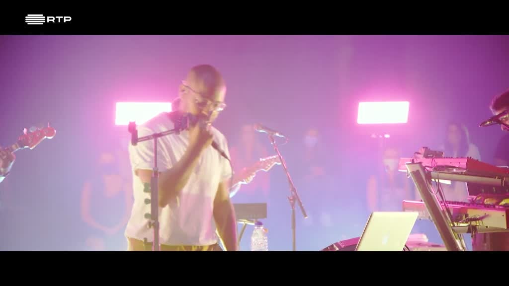 Imagem de Eléctrico - HMB e Carolina Deslandes