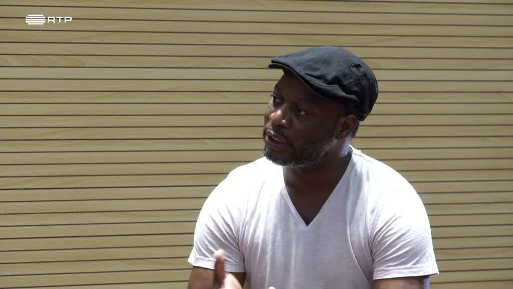 Imagem de Fora de Cena - Escola de Comunicação e Artes da UEM