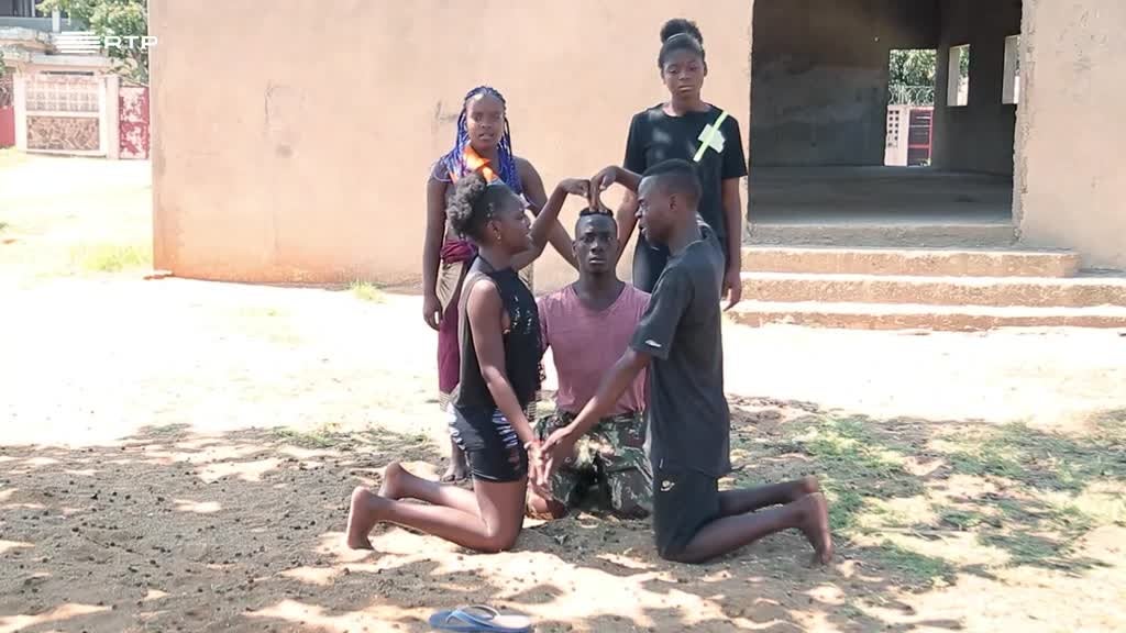 Imagem de Fora de Cena - Teatro no Feminino