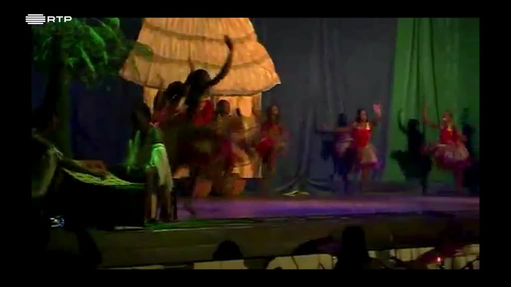 Imagem de Fora de Cena - A Dança e o Teatro Moçambicano