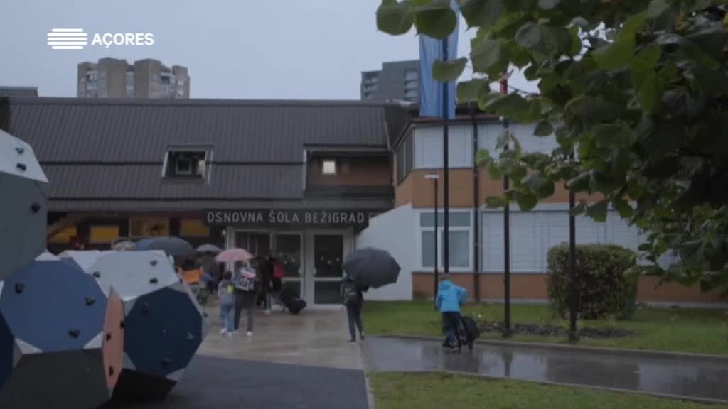 Imagem de Novos Vizinhos (Série 3) - Cada Vez Mais Próximo (Eslovénia)