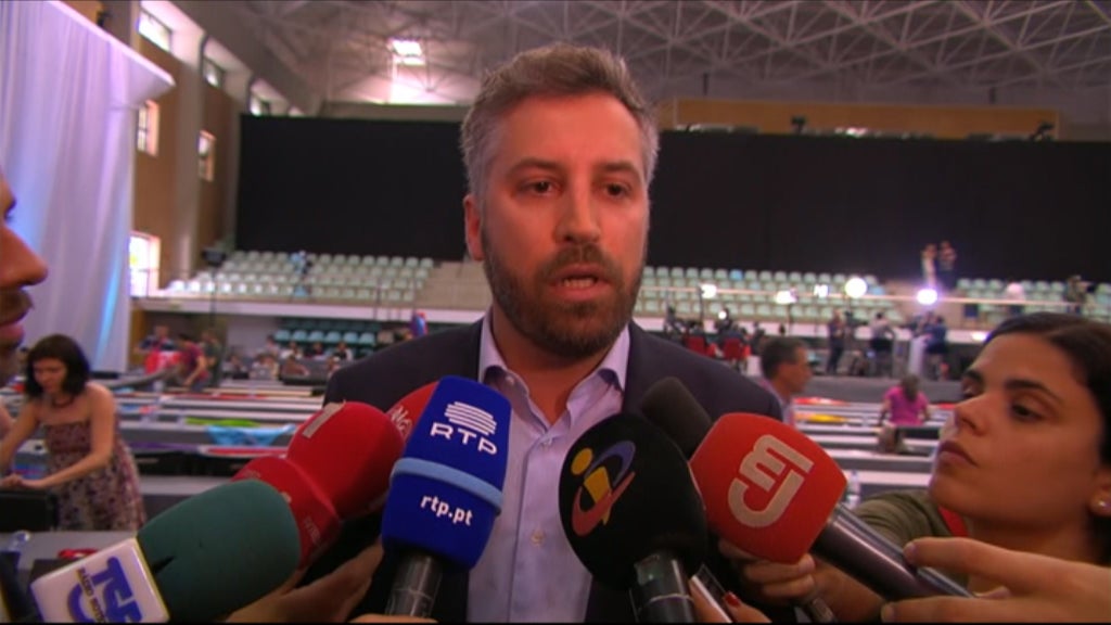 PS considera referendo prematuro