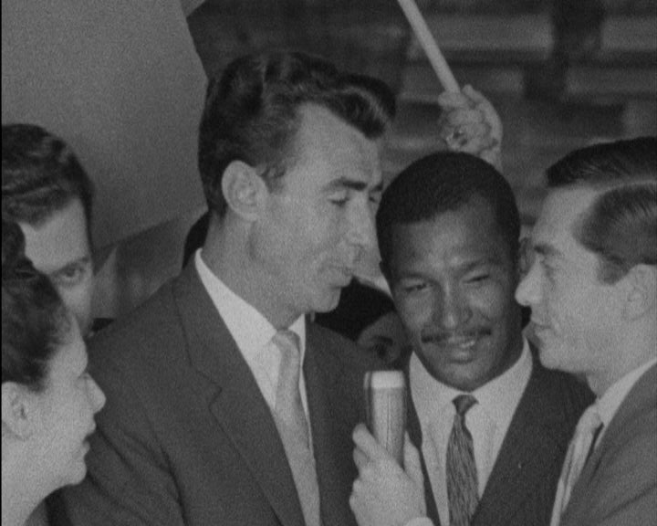 Equipa de futebol do SLB parte para Londres