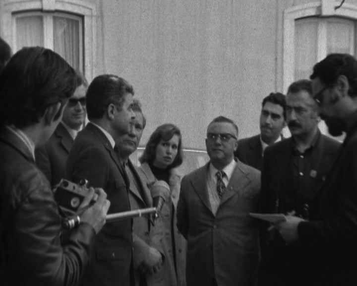 Chegadas à sede da Junta de Salvação Nacional