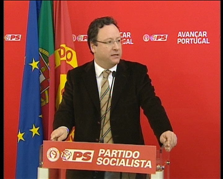 Reacção do PS à candidatura de Manuel Alegre