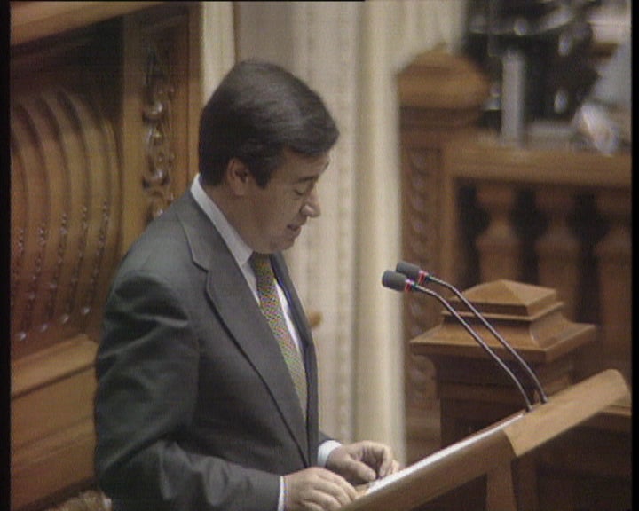 Debate parlamentar sobre crise social