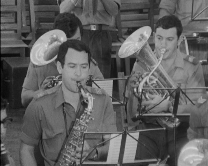 Hino dedicado à Revolução de 25 de Abril e ao MFA