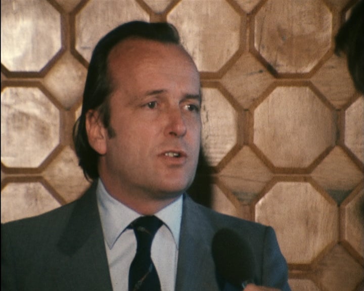 Partida de Francisco Pinto Balsemão para a Suíça